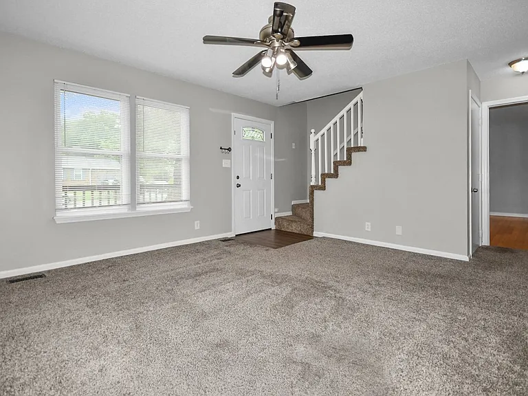 706 Green Valley Ct — Photo 3