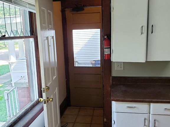 4th image of 838 W Cedar St APT 1