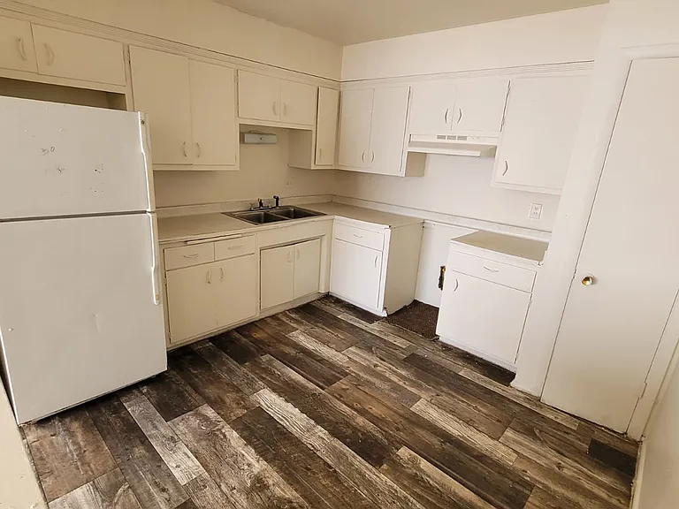 5839 N 84th St #4 — Photo 1
