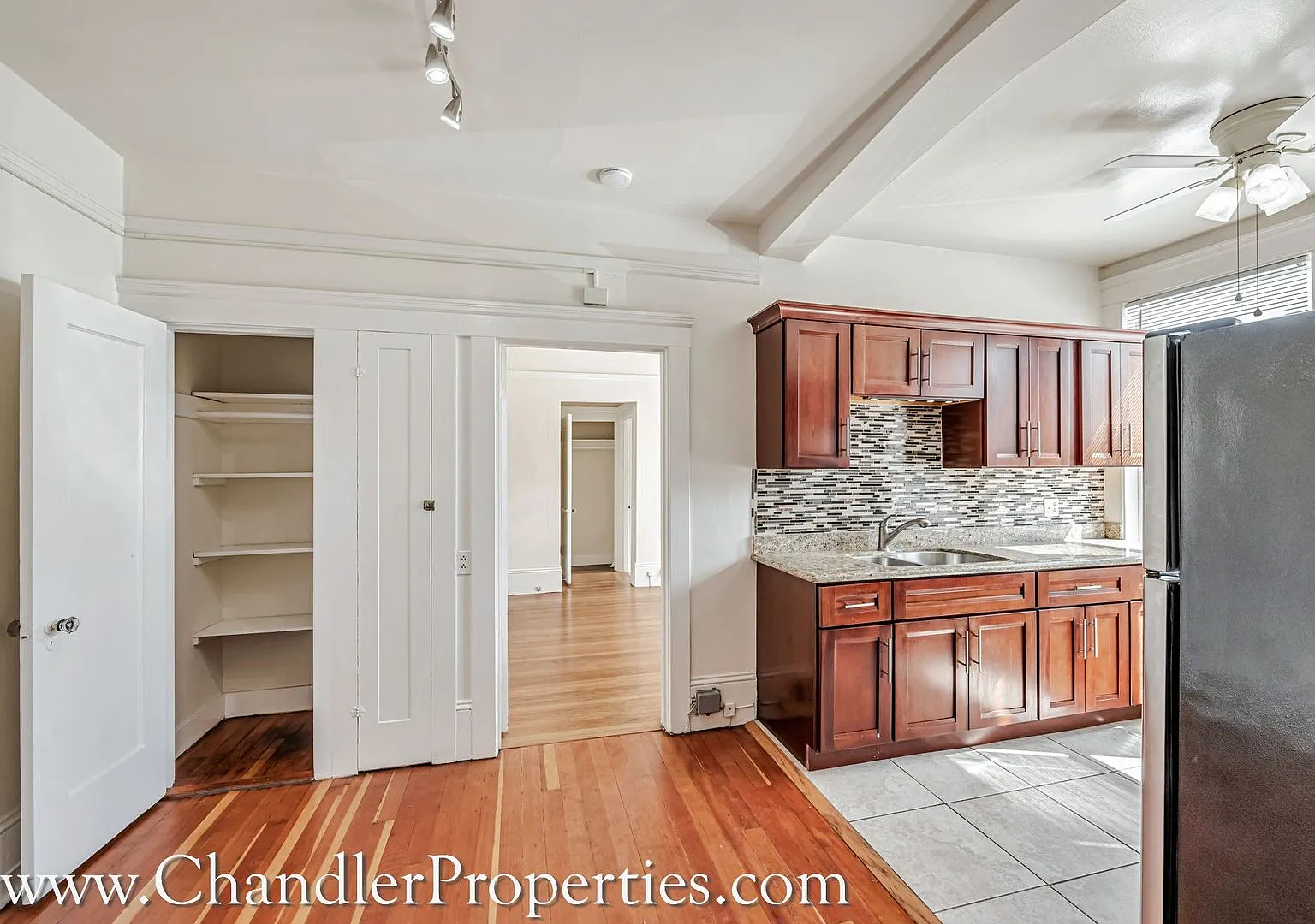 Angeli Arms Apartments — Photo 3
