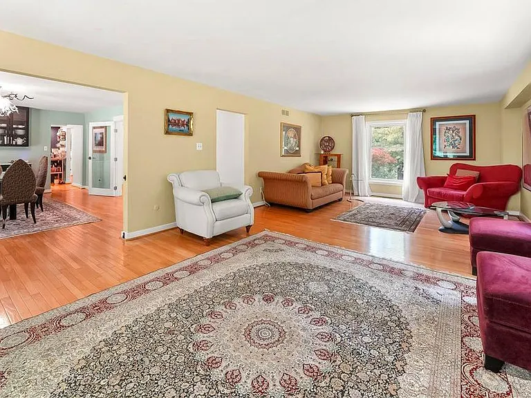482 Gypsy Ln — Photo 8
