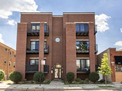 5907 W Montrose Ave APT 3W, Chicago, IL, 60634
