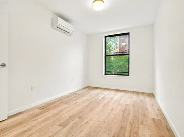 1731 Lacombe Avenue image 16 of 23