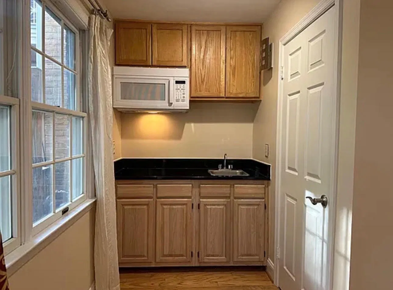 Studio, 400 sqft, $1,380 — Photo 3