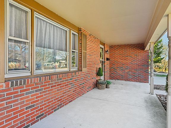 3rd image of 355 Longfellow Ave