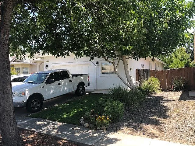 4 bed, 1585 sqft, $3,850 — Photo 2