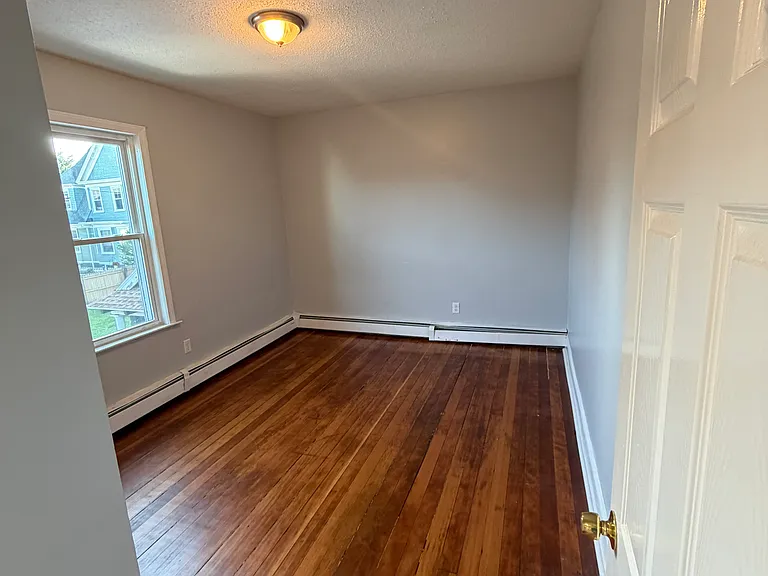 87 Webster St #4 — Photo 4
