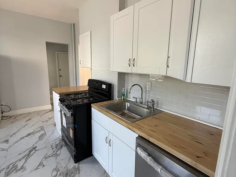 1288 Forest Ave #1 — Photo 5