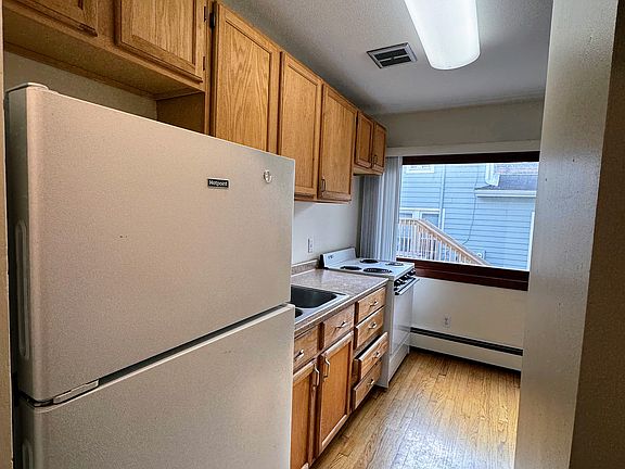5th image of 1415 5th St SE APT 7