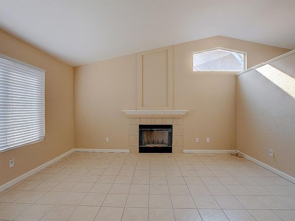 5th image of 2411 Laguna Ct