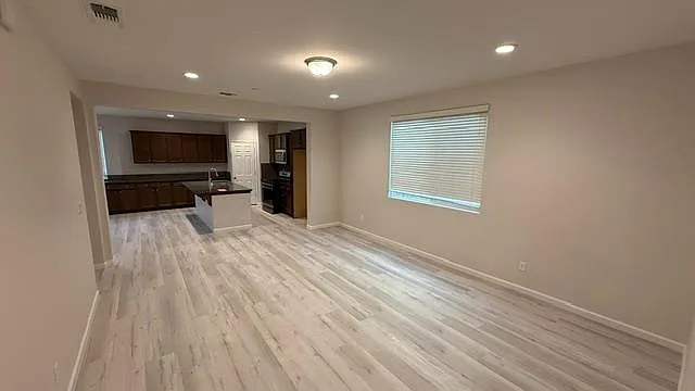 3 bed, 2154 sqft, $2,595 — Photo 2