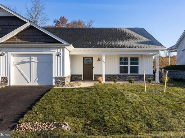1031 Otero Ln, Hedgesville, WV 25427
