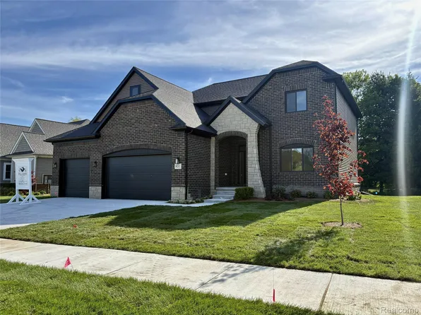 49241 London Bridge Dr, Macomb, MI 48042