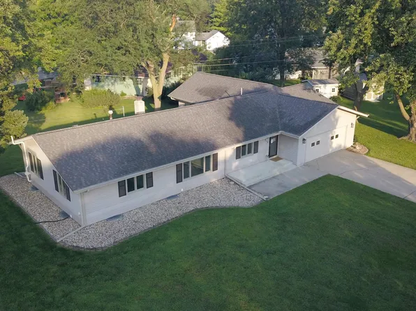 712 Winthrop Cir, Storm Lake, IA 50588