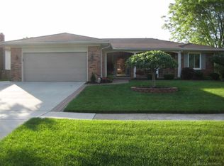 6253 Atkins Dr, Troy, MI 48085