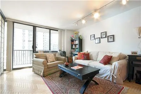 Sold by Warburg | media 3