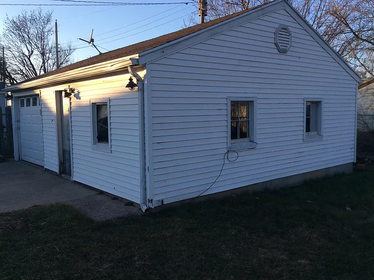 Single Car Garage with attached room/workshop