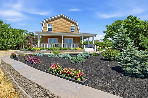 3104 Sound Ave Photo 1