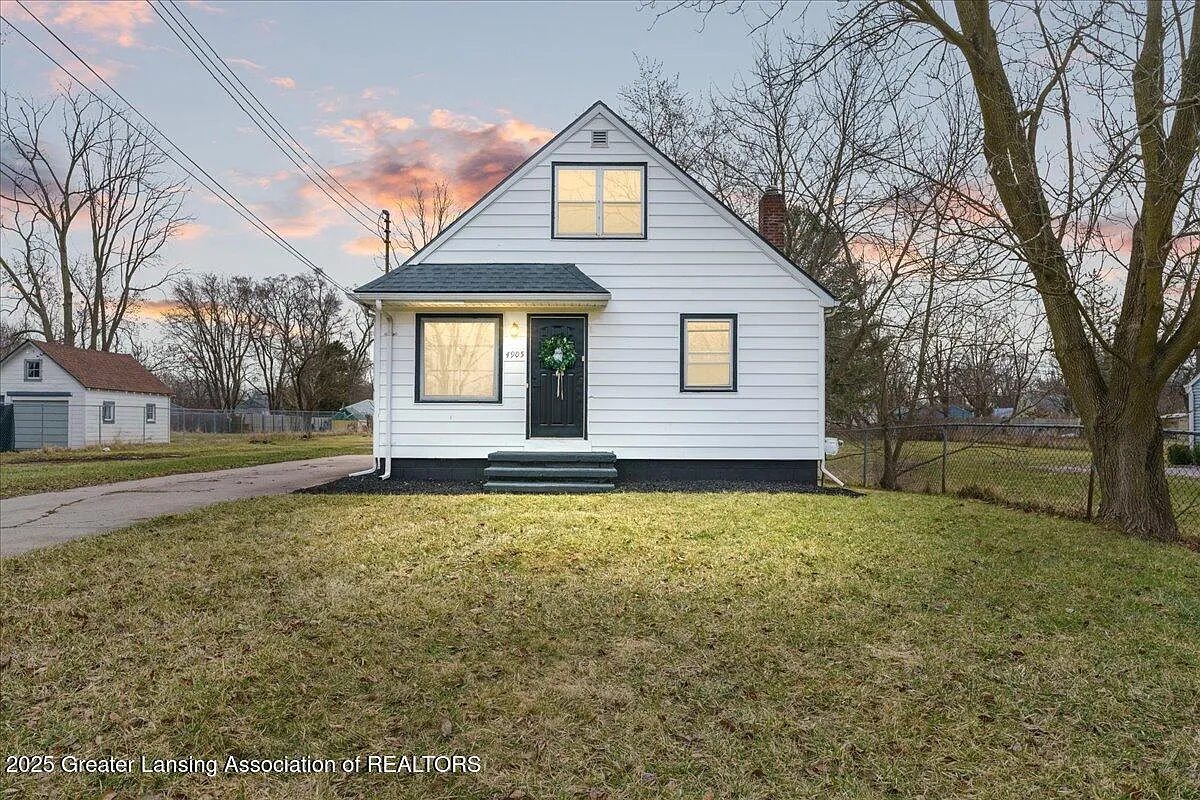 4905 Hughes Rd photo 1