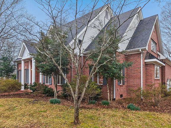 5th image of 1010 Street Rd