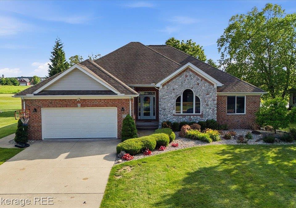 1st image of 9120 Woodridge Dr