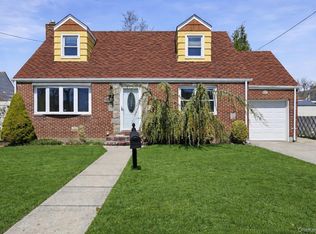 1719 William Street, Merrick, NY