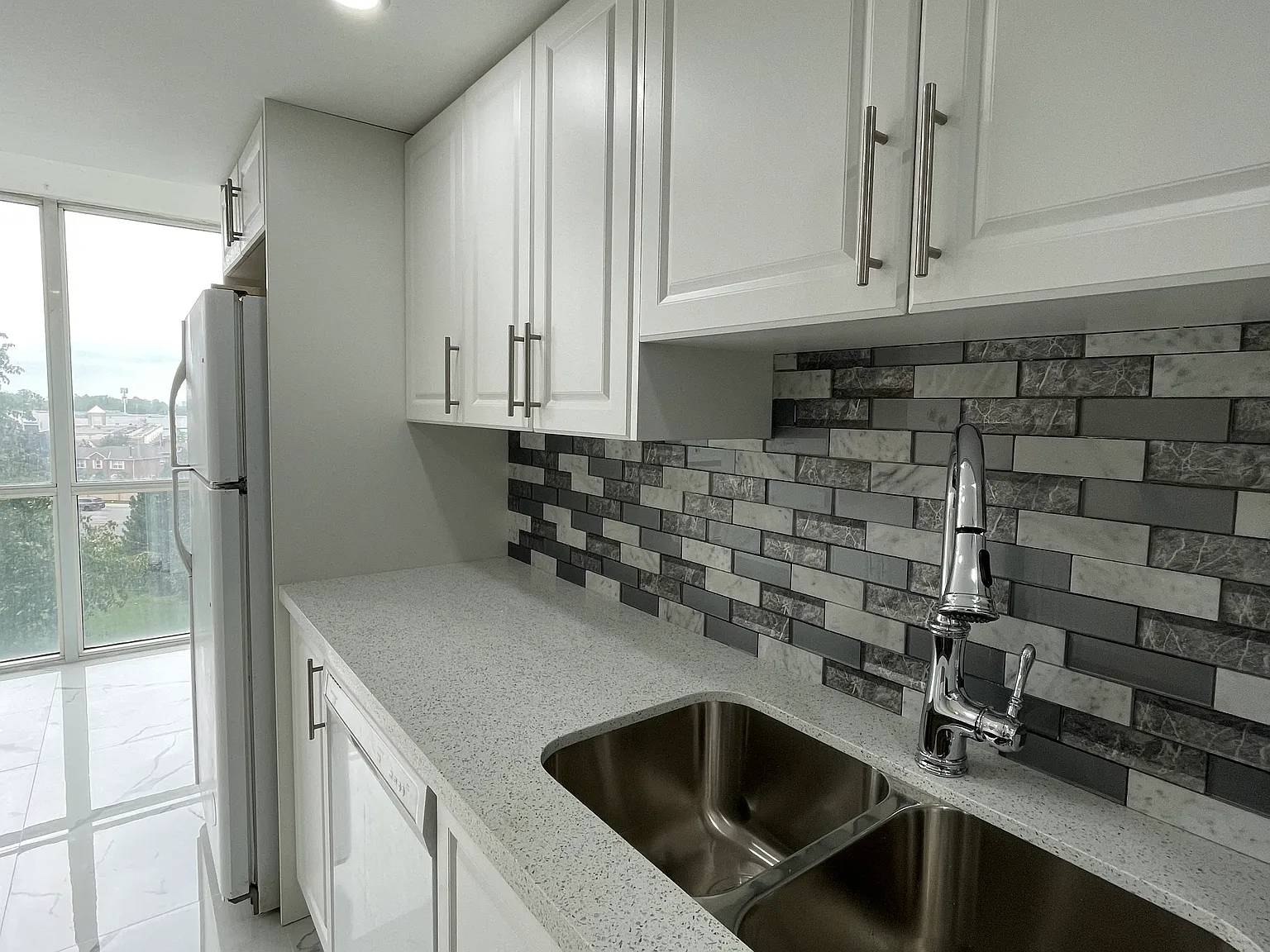 Burnhamthorpe — Photo 4