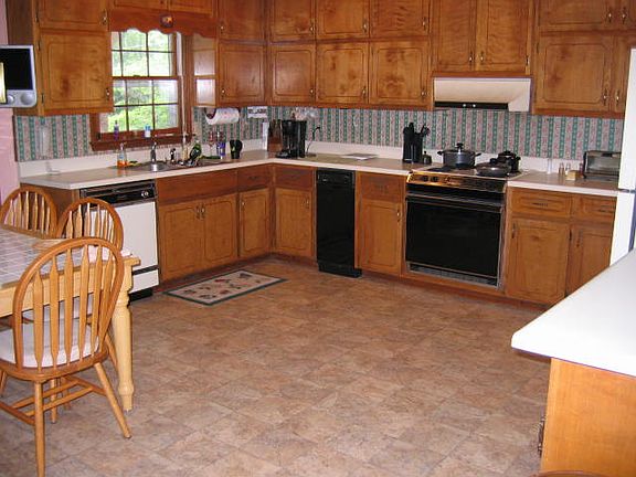 Large counrty kitchen