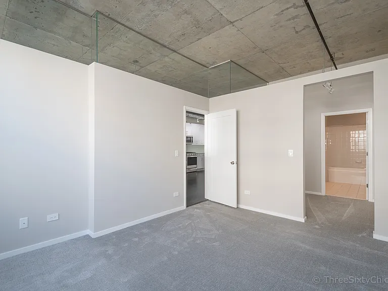 1000 W Adams St — Photo 9