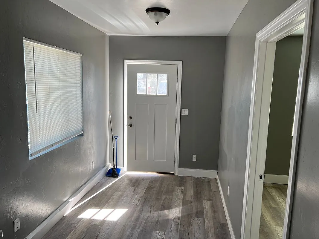 2 bed, 1.0 bath, 490 sqft, $1,700 — Photo 2
