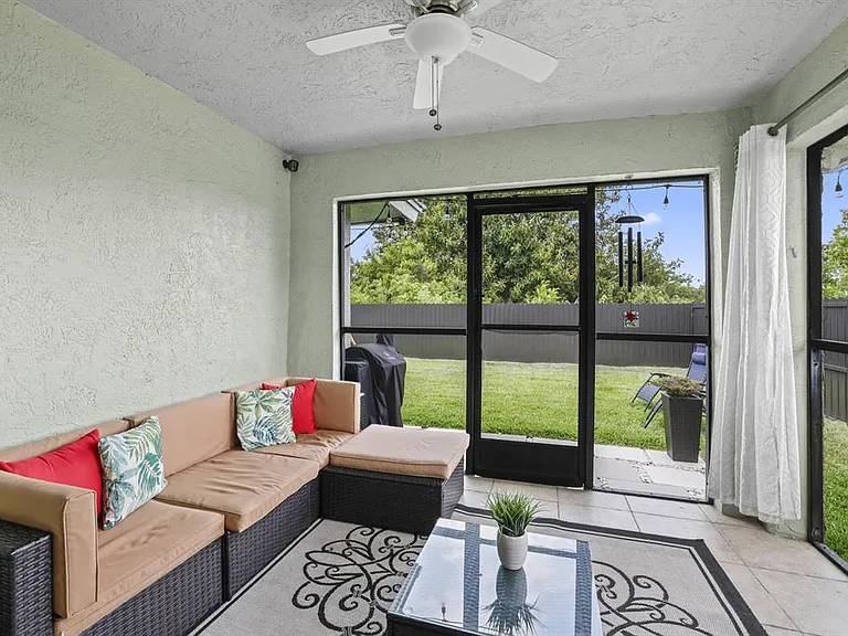 401 NW 16th Pl — Photo 18