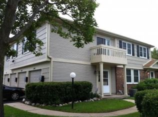 241 Redwood Ct, Vernon Hills, IL 60061