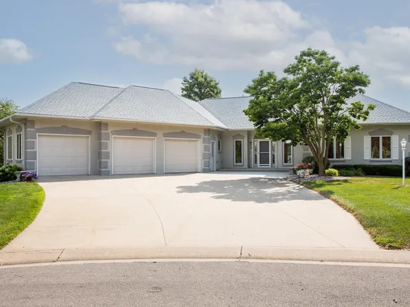 973 E 15th St, Saint Charles, MN 55972