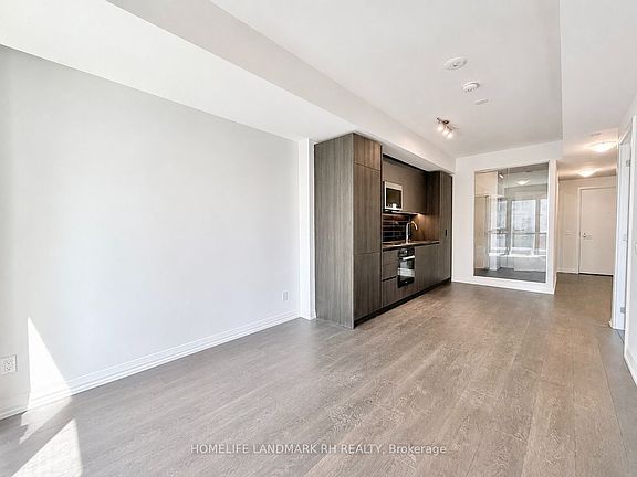5th image of 400 King St W #619