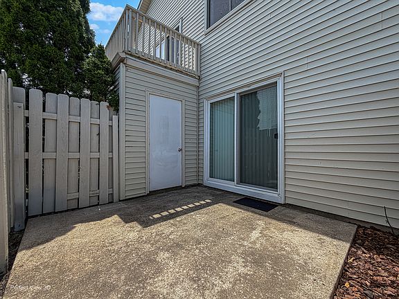 3rd image of 2345 Carnation Dr #305C