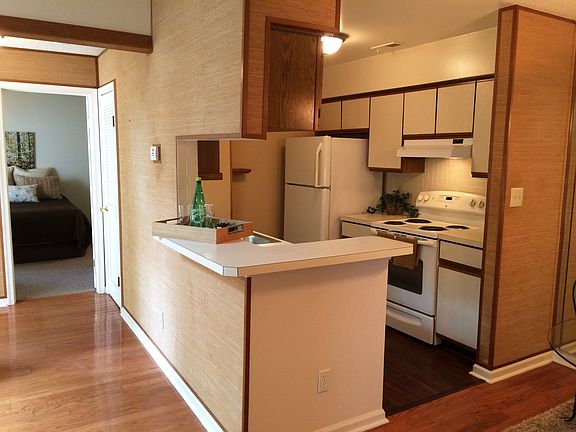 4th image of 504 Thorncliff Dr APT 303