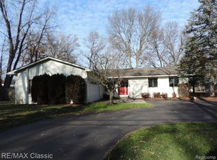 840 W Oakley Park Rd, Commerce Township, MI