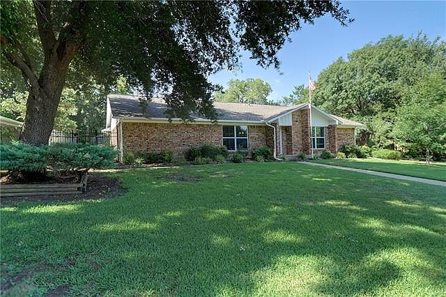 1st image of 617 Mimosa Dr