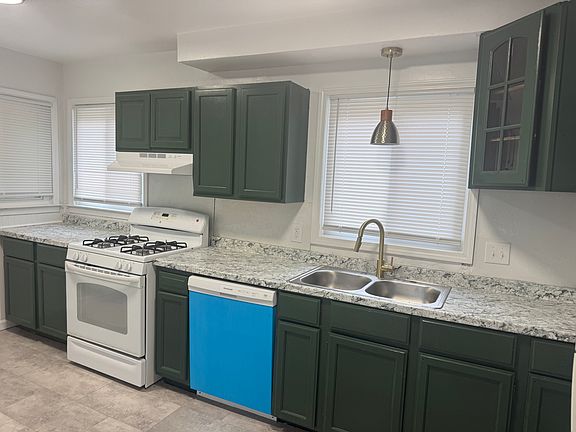 4th image of 28542 Rosewood St