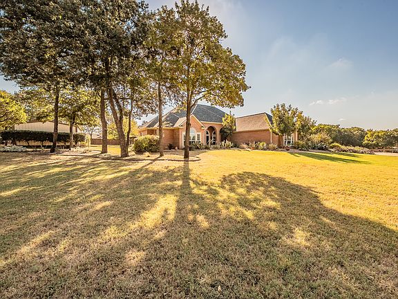 2nd image of 225 Sherry Ln