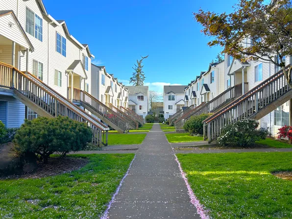 15860 SE Stark St, Portland, OR 97233