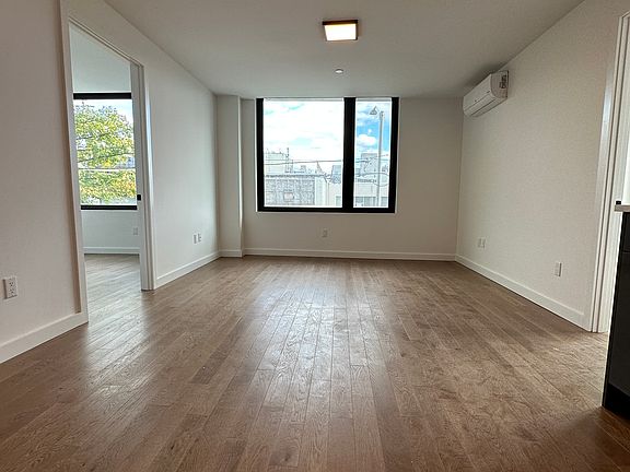 3rd image of 12-20 Astoria Blvd #2C