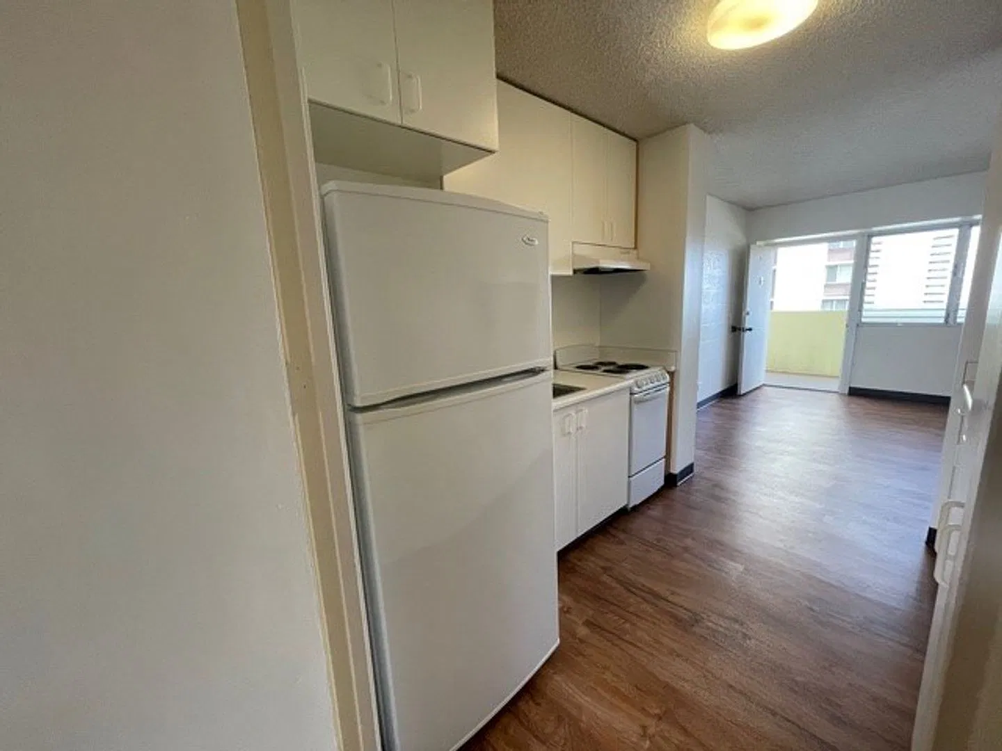 Westview Plaza Condo - Upgraded 1 bedroom, 1 bath condo with 1 parking -Avail 10/19/26 — Photo 2