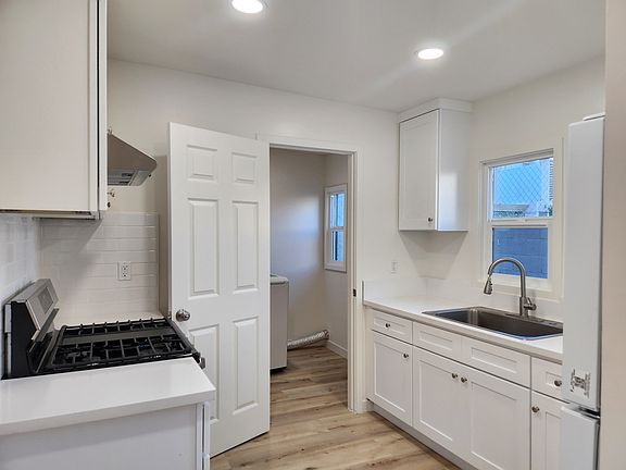 4th image of 1507 1/2 W 35th St #1507-3/4
