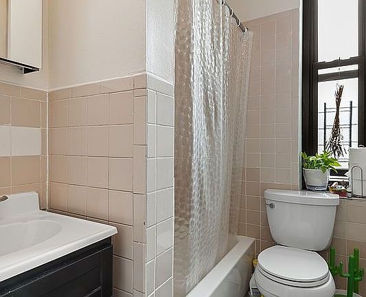 5th image of 274 S 2nd St APT 30
