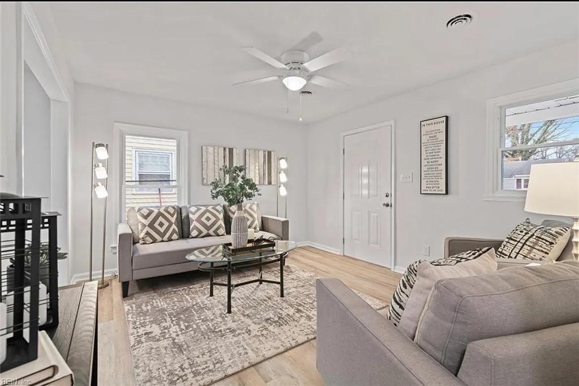 3 bed, 988 sqft, $650 — Photo 3