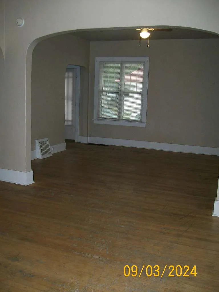 3 bed, $1,985 — Photo 4