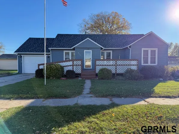 803 Smith Ave, Elwood, NE 68937