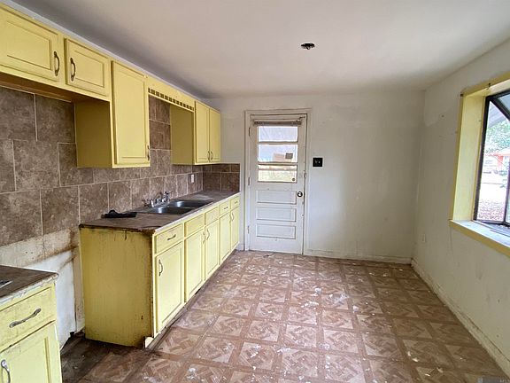 4th image of 7399 Maplewood Dr