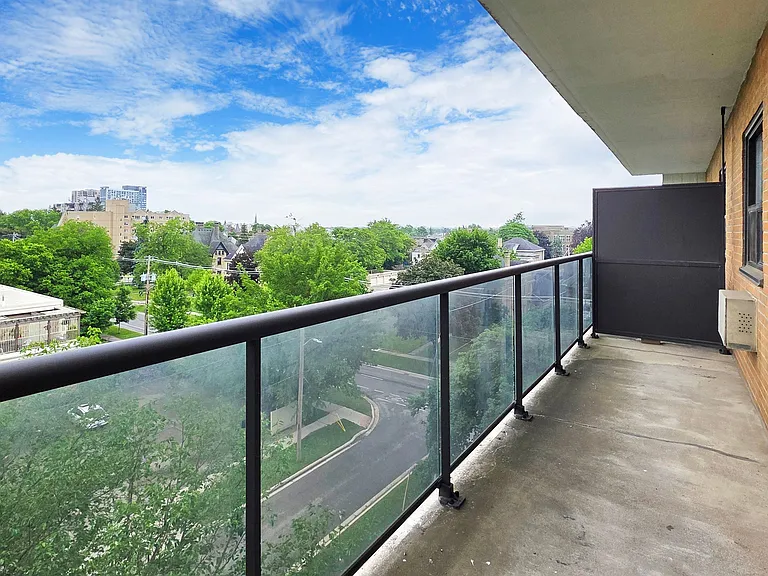 498 Queens Ave — Photo 7